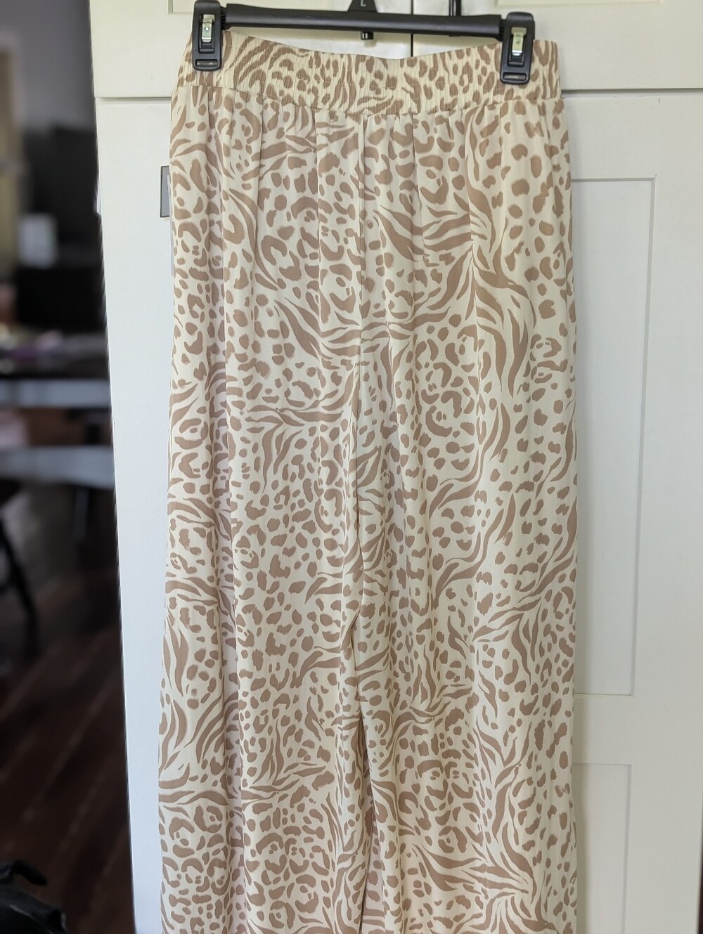 NWT Cupio Silk Fill Palazzo Pants Animal Print Wide Leg Pull On Resort Lounge- S